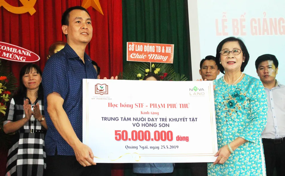 2,3 tỷ đồng ủng hộ Trung tâm Nuôi dạy trẻ khuyết tật Võ Hồng Sơn ảnh 10 2,3 tỷ đồng ủng hộ Trung tâm Nuôi dạy trẻ khuyết tật Võ Hồng Sơn ảnh 10