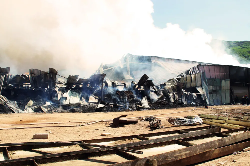 Cận cảnh “cuộc chiến” 5 giờ với lửa lớn ở KCN Phú Tài ảnh 5