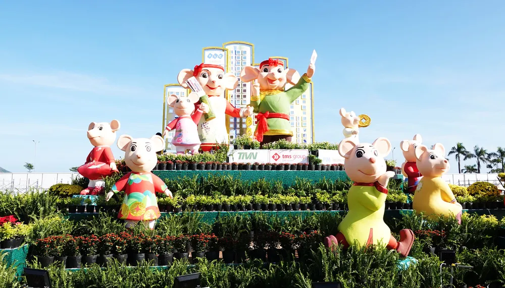 Độc đáo linh vật gia đình nhà chuột đi hội bài chòi ở Quy Nhơn ảnh 8 Độc đáo linh vật gia đình nhà chuột đi hội bài chòi ở Quy Nhơn ảnh 8