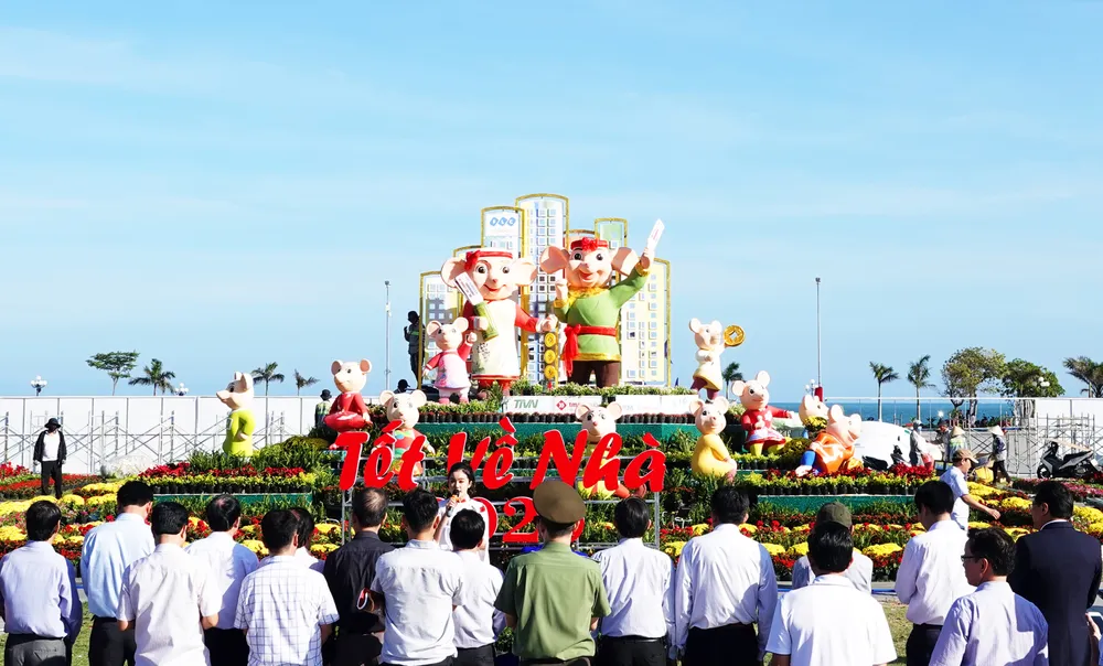 Độc đáo linh vật gia đình nhà chuột đi hội bài chòi ở Quy Nhơn ảnh 1 Độc đáo linh vật gia đình nhà chuột đi hội bài chòi ở Quy Nhơn ảnh 1