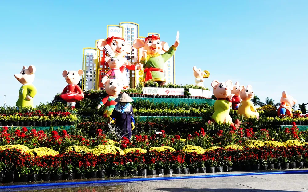 Độc đáo linh vật gia đình nhà chuột đi hội bài chòi ở Quy Nhơn ảnh 3 Độc đáo linh vật gia đình nhà chuột đi hội bài chòi ở Quy Nhơn ảnh 3