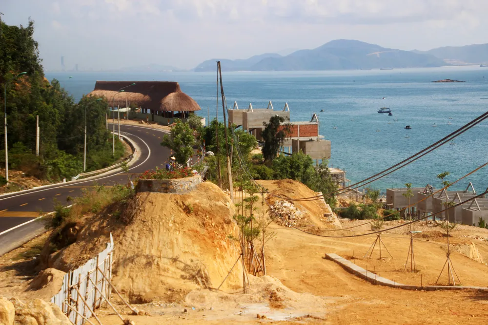 Cận cảnh 2 khu resort vừa bị thổi phạt dọc bờ biển Quy Nhơn ảnh 10 Cận cảnh 2 khu resort vừa bị thổi phạt dọc bờ biển Quy Nhơn ảnh 10