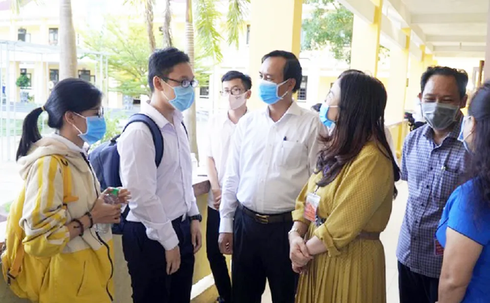 Thí sinh miền Trung đánh giá đề Sinh học và GD-CD thiết thực ảnh 10