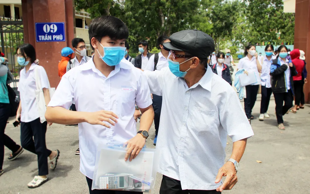 Thí sinh miền Trung đánh giá đề Sinh học và GD-CD thiết thực ảnh 4