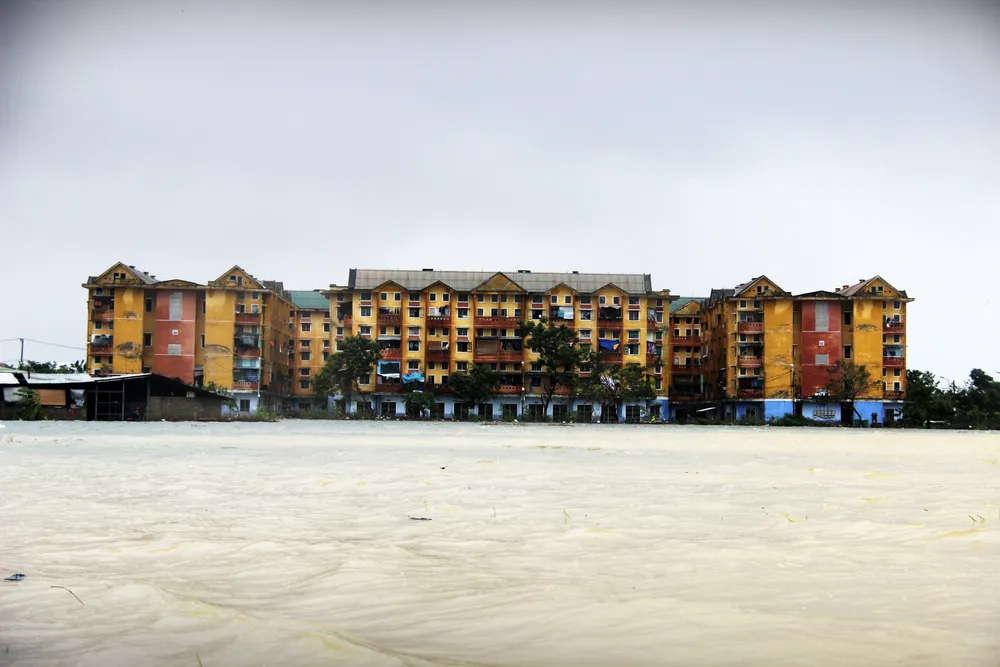 Người dân cố đô Huế lại bì bõm lội lụt sau 2 ngày mưa tầm tã ảnh 7