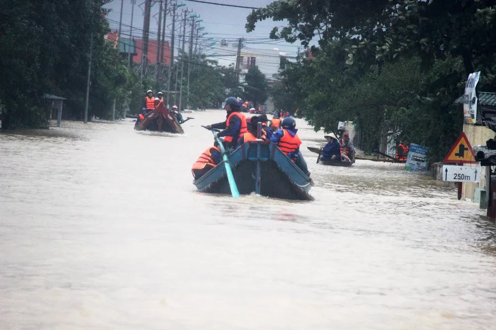 Người dân Lệ Thủy kiệt quệ vì lũ ảnh 8