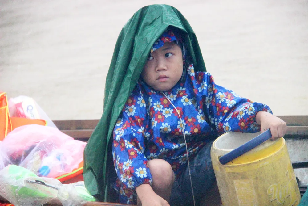 Người dân Lệ Thủy kiệt quệ vì lũ ảnh 17