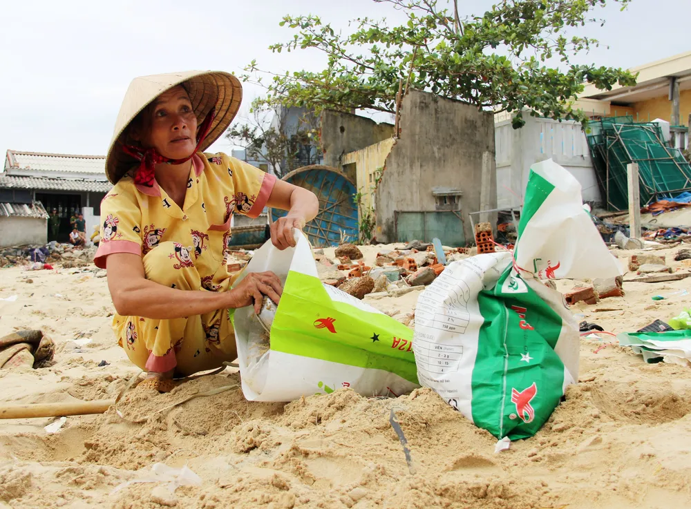Căng mình ứng phó bão số 9 ảnh 15 Căng mình ứng phó bão số 9 ảnh 15