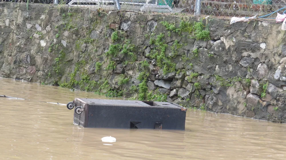 Hàng chục ngàn người dân thức trắng đêm chạy lũ ảnh 4