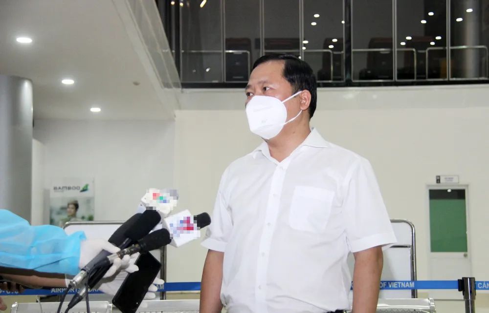 Chuyến bay đầu tiên đưa 197 công dân Bình Định từ TPHCM về quê ảnh 3