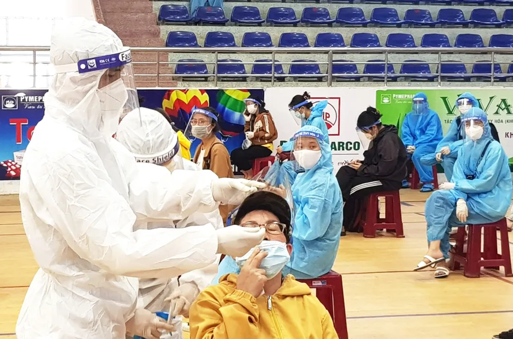 20 chuyến xe đón gần 400 người dân Phú Yên từ TPHCM về quê ảnh 4