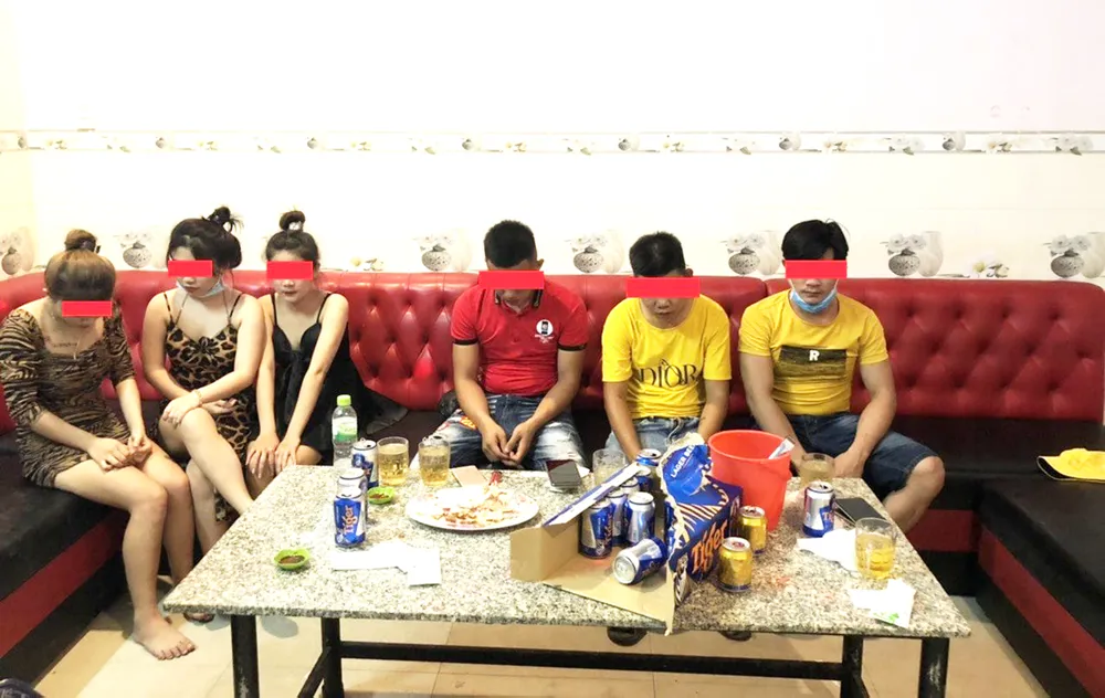 Bình Định: Khởi tố, xử lý hàng loạt đối tượng vi phạm quy định phòng chống dịch ảnh 2