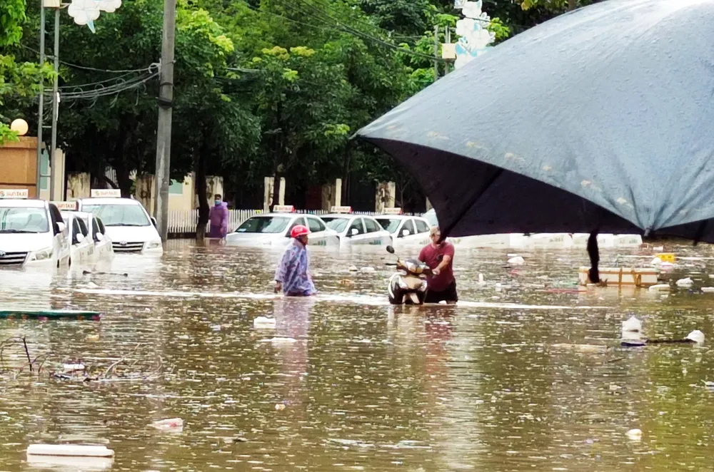 Cận cảnh ngập lụt, sạt lở núi “bủa vây” Quy Nhơn ảnh 11