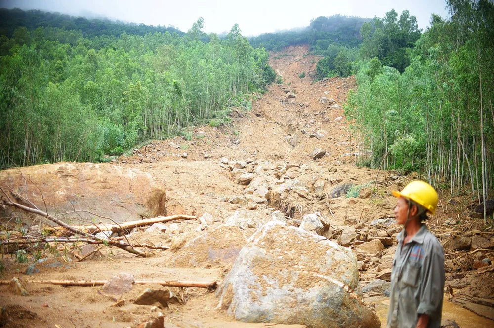 Người dân vùng sạt lở núi Cấm khắc phục hậu quả ảnh 6 Người dân vùng sạt lở núi Cấm khắc phục hậu quả ảnh 6