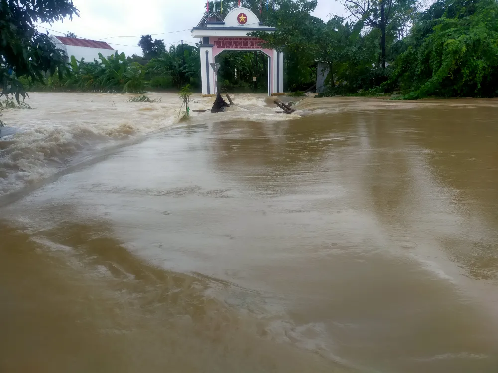 4 người thiệt mạng, hàng chục nghìn ngôi nhà bị ngập, sập, lũ cuốn ảnh 1 4 người thiệt mạng, hàng chục nghìn ngôi nhà bị ngập, sập, lũ cuốn ảnh 1