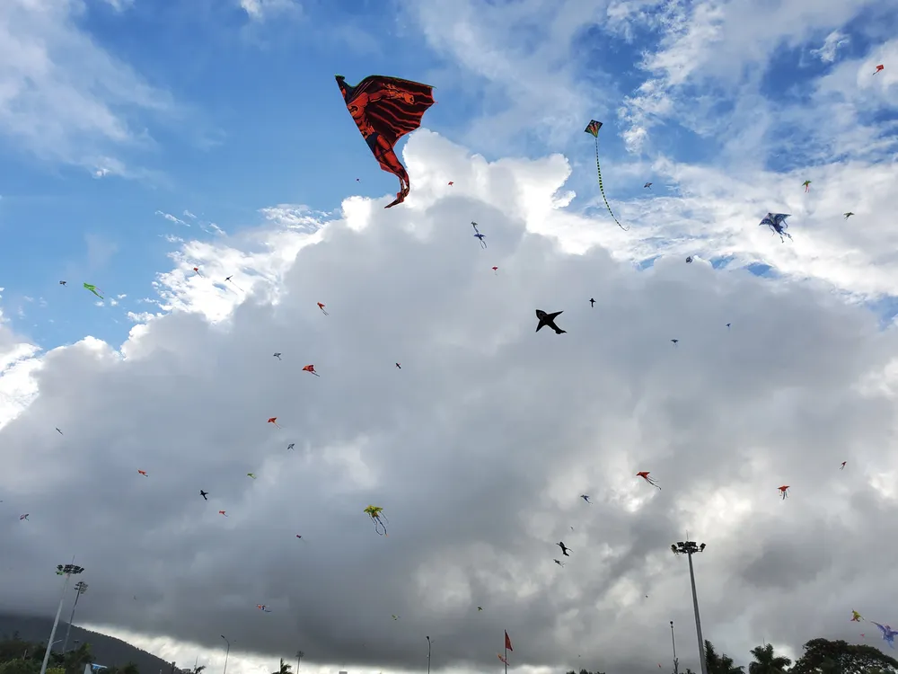 “Biển” người xem lễ hội thả diều Quy Nhơn ảnh 5 “Biển” người xem lễ hội thả diều Quy Nhơn ảnh 5