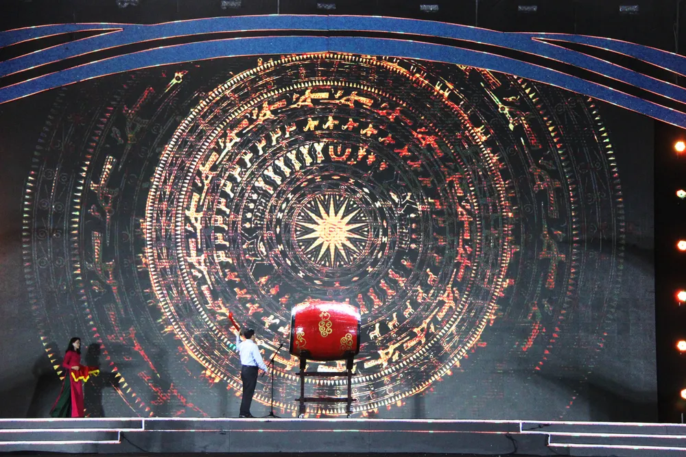 “Biển” người xem lễ hội thả diều Quy Nhơn ảnh 16 “Biển” người xem lễ hội thả diều Quy Nhơn ảnh 16