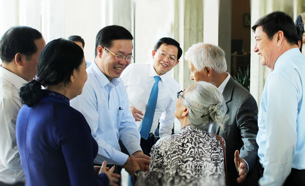 Đồng chí Võ Văn Thưởng trao quà cho người có công với cách mạng tỉnh Bình Định ảnh 14 Đồng chí Võ Văn Thưởng trao quà cho người có công với cách mạng tỉnh Bình Định ảnh 14