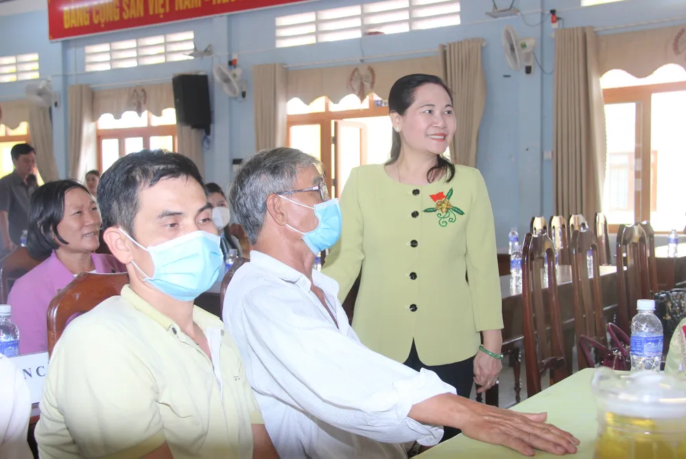 Lãnh đạo TPHCM trao quà cho người nghèo ở Bình Định ảnh 12 Lãnh đạo TPHCM trao quà cho người nghèo ở Bình Định ảnh 12