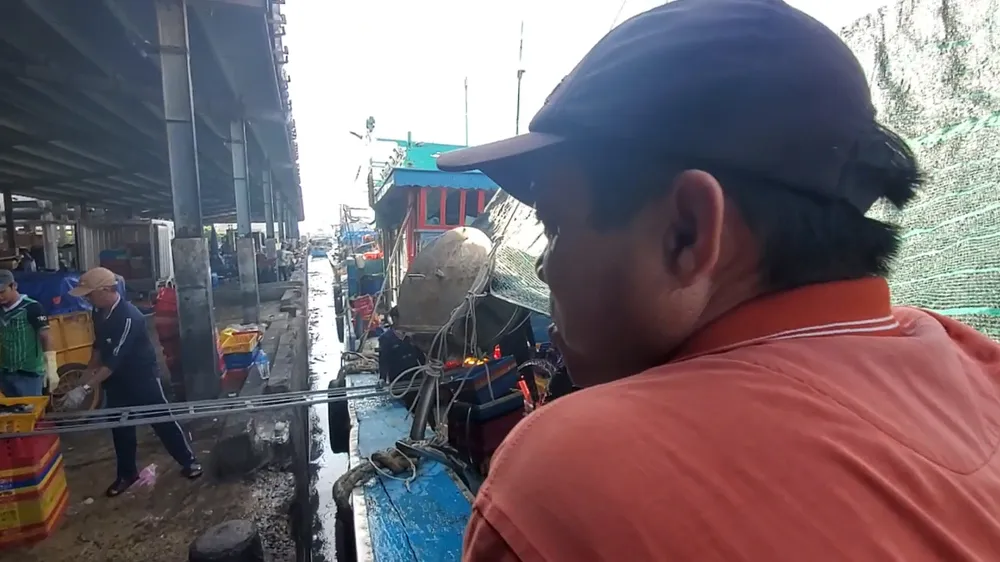 Ngư dân bị chèn ép, “chặt chém” giá dầu: Cục Quản lý thị trường than khó quản lý ở cửa biển ảnh 3