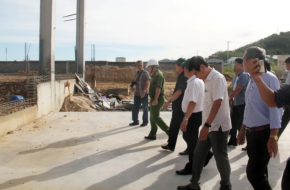 Sập công trình khiến 5 người chết, 6 người nhập viện: Bí thư Tỉnh ủy Bình Định đề nghị sớm khởi tố vụ án ảnh 1