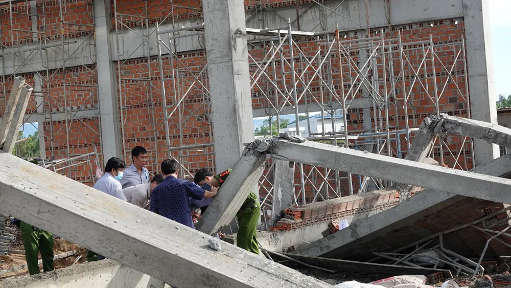 Sập công trình khiến 5 người chết, 6 người nhập viện: Bí thư Tỉnh ủy Bình Định đề nghị sớm khởi tố vụ án ảnh 9