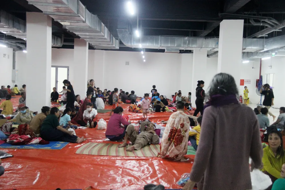 Bên trong khu trú bão đêm của 1.500 người dân ven biển Quảng Ngãi ảnh 13 Bên trong khu trú bão đêm của 1.500 người dân ven biển Quảng Ngãi ảnh 13