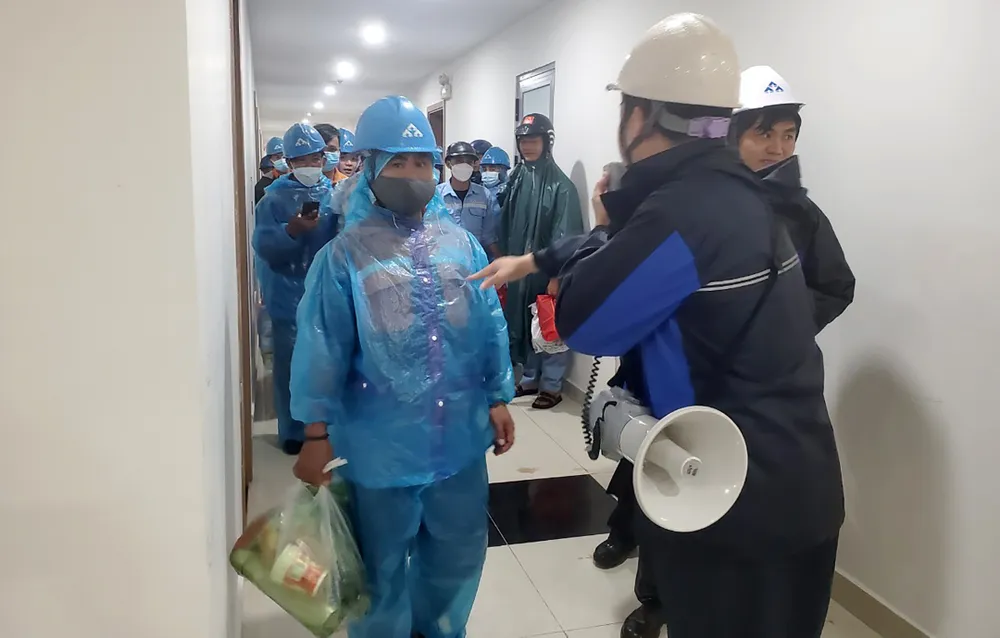 Bên trong khu trú bão đêm của 1.500 người dân ven biển Quảng Ngãi ảnh 18 Bên trong khu trú bão đêm của 1.500 người dân ven biển Quảng Ngãi ảnh 18