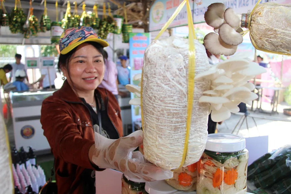 Chủ doanh nghiệp nông sản ở Hoài Ân không ngừng đa dạng hóa sản phẩm