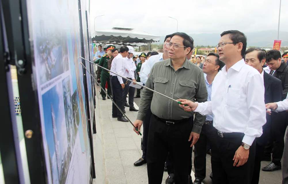 Thủ tướng Phạm Minh Chính kiểm tra quy hoạch phát triển không gian biển Bình Định Thủ tướng Phạm Minh Chính kiểm tra quy hoạch phát triển không gian biển Bình Định