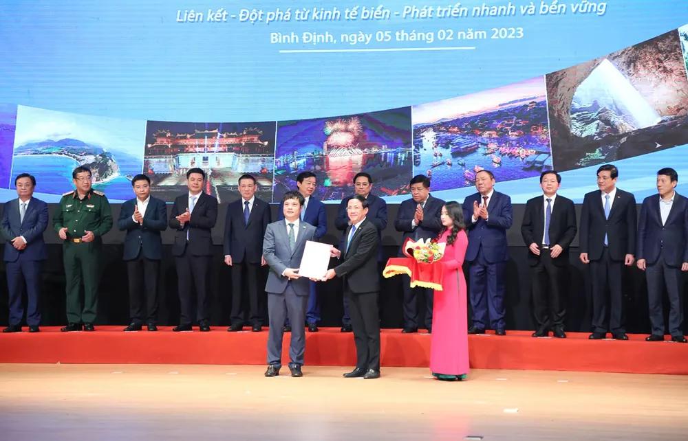 Bình Định trao quyết định đầu tư các dự án hôm đầu tháng 2-2023