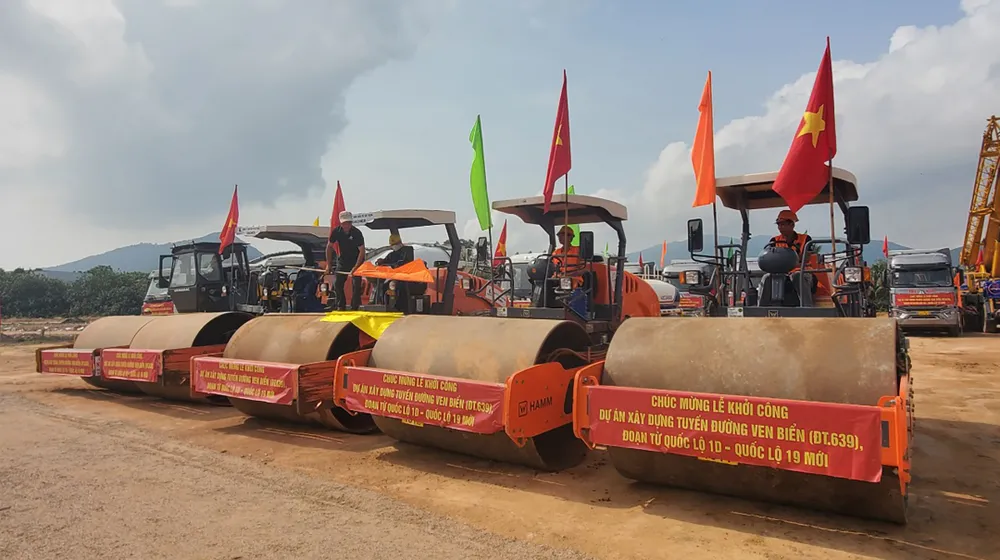 Khởi động máy móc chuẩn bị thực hiện dự án Khởi động máy móc chuẩn bị thực hiện dự án