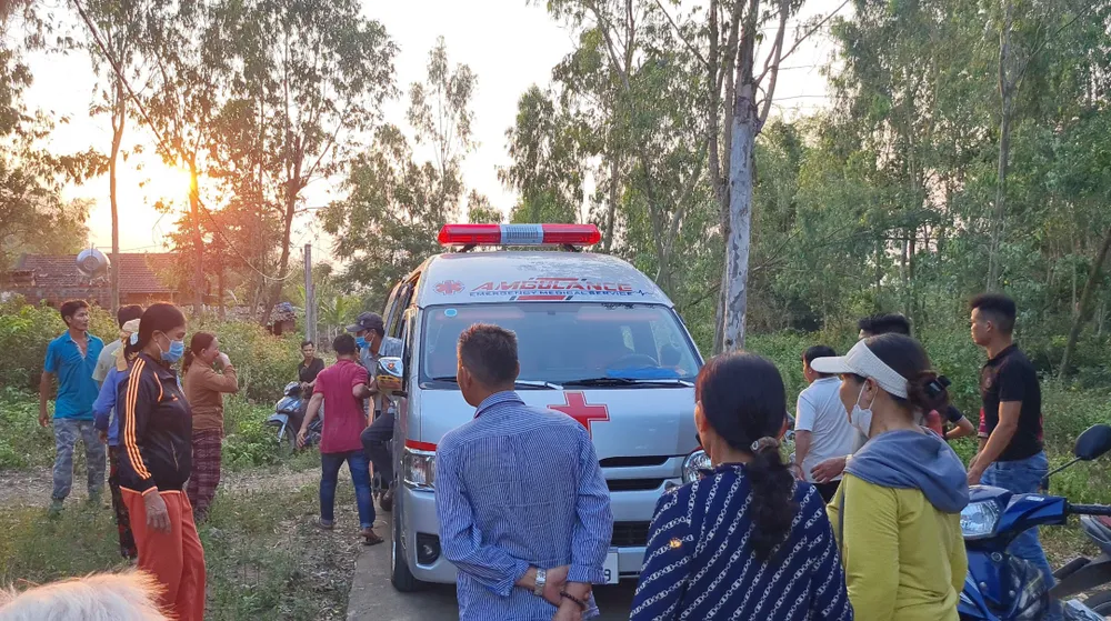 Xe chở thi thể các nạn nhân về quê nhà an táng