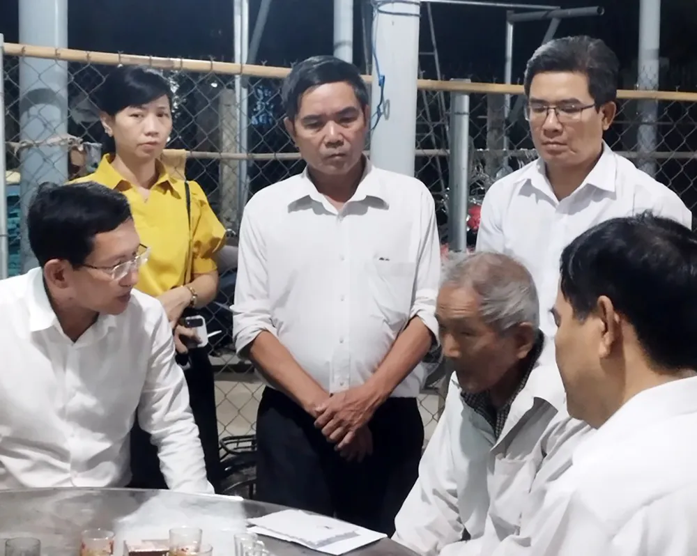 Lãnh đạo Thị ủy An Nhơn thăm, động viên gia đình nạn nhân