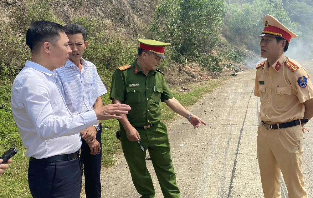 Đoàn kiểm tra của Ủy ban ATGT Quốc gia và lãnh đạo Công an tỉnh Phú Yên kiểm tra hiện trường tai nạn Đoàn kiểm tra của Ủy ban ATGT Quốc gia và lãnh đạo Công an tỉnh Phú Yên kiểm tra hiện trường tai nạn