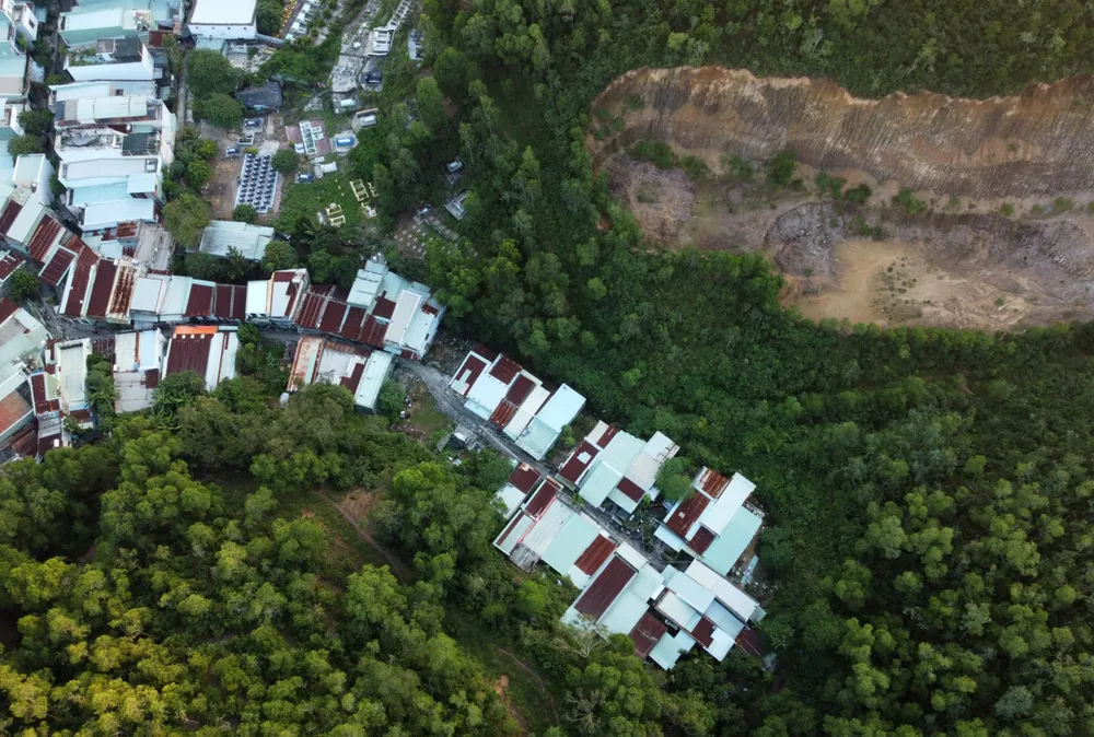 Cảnh sống của hàng trăm hộ dân trong vòng dự án đang rất khốn khó Cảnh sống của hàng trăm hộ dân trong vòng dự án đang rất khốn khó