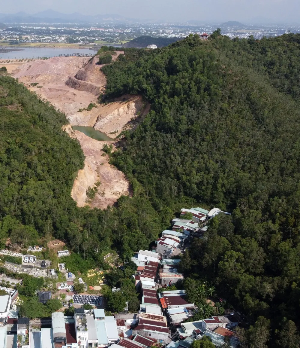 Dù đường chỉ 1,4km nhưng đã chậm trễ kéo dài Dù đường chỉ 1,4km nhưng đã chậm trễ kéo dài