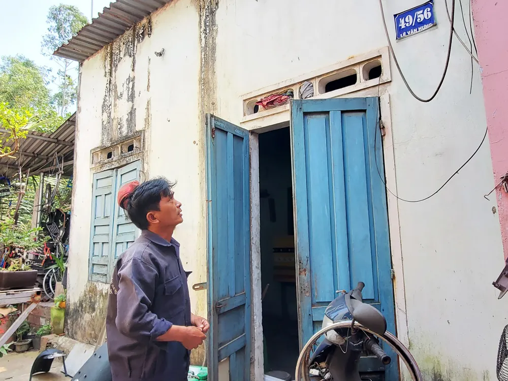 Nhà xuống cấp nhưng anh Hải không dám sửa chữa, đành đưa vợ con đi thuê trọ ở Nhà xuống cấp nhưng anh Hải không dám sửa chữa, đành đưa vợ con đi thuê trọ ở