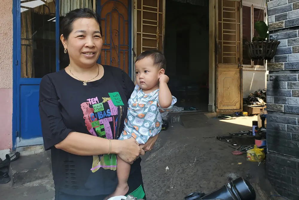 Gia đình bà Nguyễn Thị Thanh (tổ 1B, khu vực 12, phường Ngô Mây, TP Quy Nhơn) có 3 thế hệ với 7 người sống trong ngôi nhà 42m2 đang bị treo bởi dự án Gia đình bà Nguyễn Thị Thanh (tổ 1B, khu vực 12, phường Ngô Mây, TP Quy Nhơn) có 3 thế hệ với 7 người sống trong ngôi nhà 42m2 đang bị treo bởi dự án