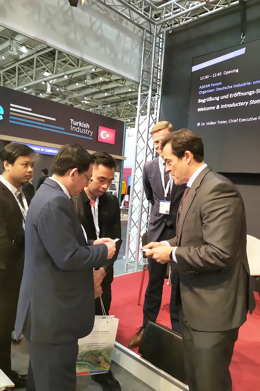 Bí thư Tỉnh ủy Bình Định tìm hiểu, mời gọi doanh nghiệp tại Đức về tỉnh đầu tư Bí thư Tỉnh ủy Bình Định tìm hiểu, mời gọi doanh nghiệp tại Đức về tỉnh đầu tư