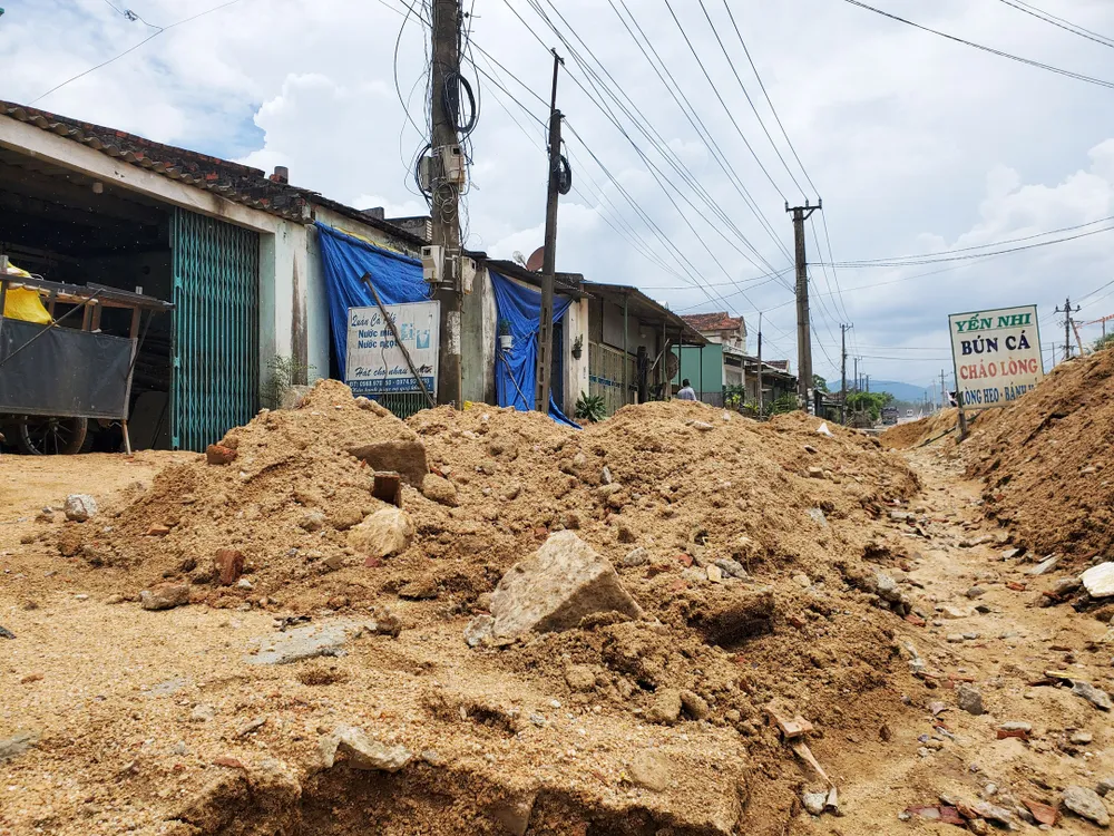 Cảnh sống đi không được, ở chẳng xong bên dự án nâng cấp Quốc lộ 19