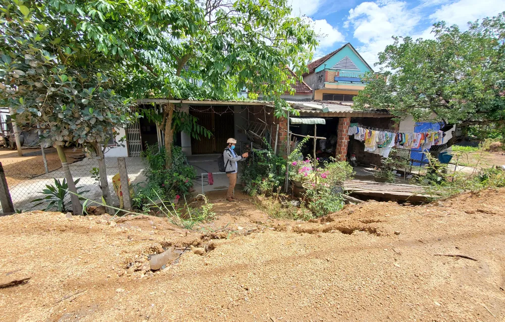 Nhiều ngôi nhà khác đang bị biến thành &quot;hầm&quot; khi dự án nâng cấp Quốc lộ 19 thực hiện