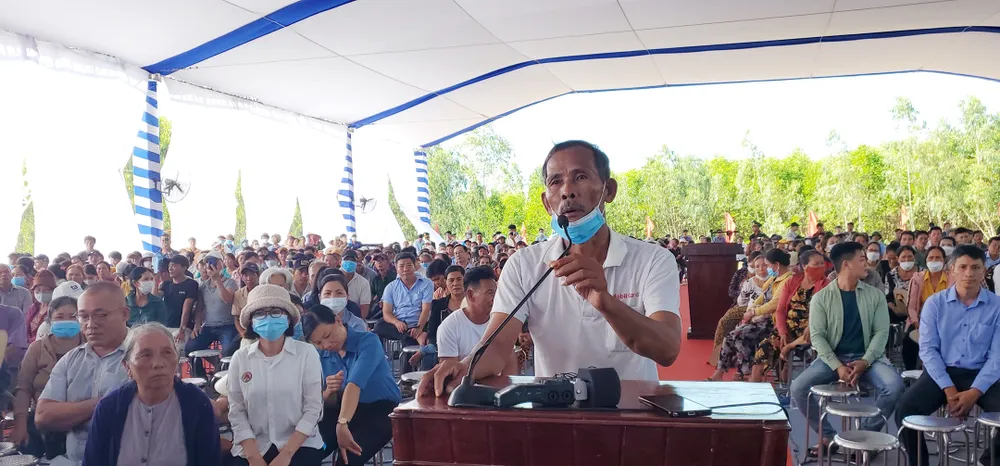 Ông Đinh Thanh Tiến (68 tuổi) nêu ý kiến Ông Đinh Thanh Tiến (68 tuổi) nêu ý kiến