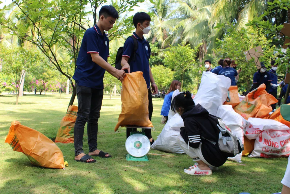 Rác thải được phân loại để nhập quỹ tái chế. Ảnh: TRUNG NHÂN Rác thải được phân loại để nhập quỹ tái chế. Ảnh: TRUNG NHÂN