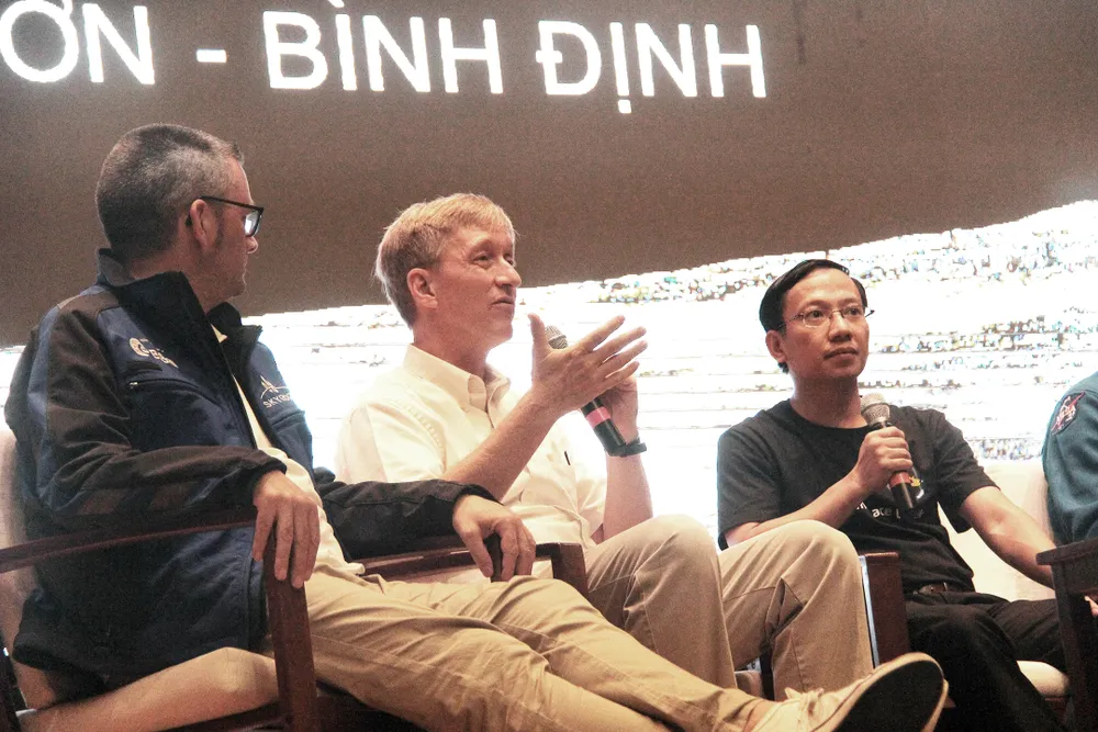 Diễn giả giao lưu với các bạn trẻ Diễn giả giao lưu với các bạn trẻ