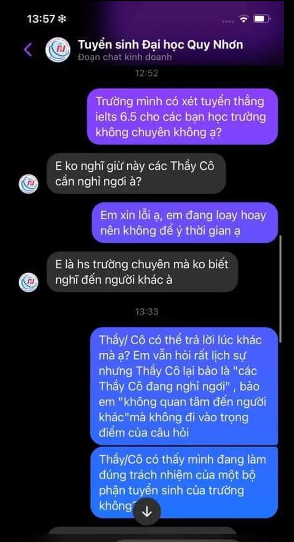 Tin nhắn qua lại giữa học sinh và nhân viên tư vấn tuyển sinh của Đại học Quy Nhơn