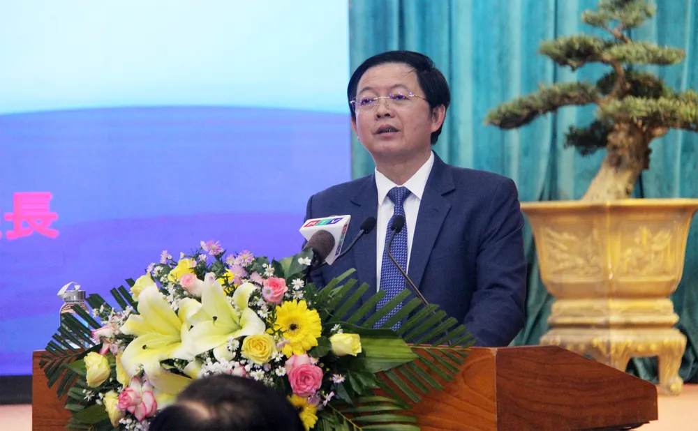 Ông Hồ Quốc Dũng phát biểu tại hội nghị Ông Hồ Quốc Dũng phát biểu tại hội nghị