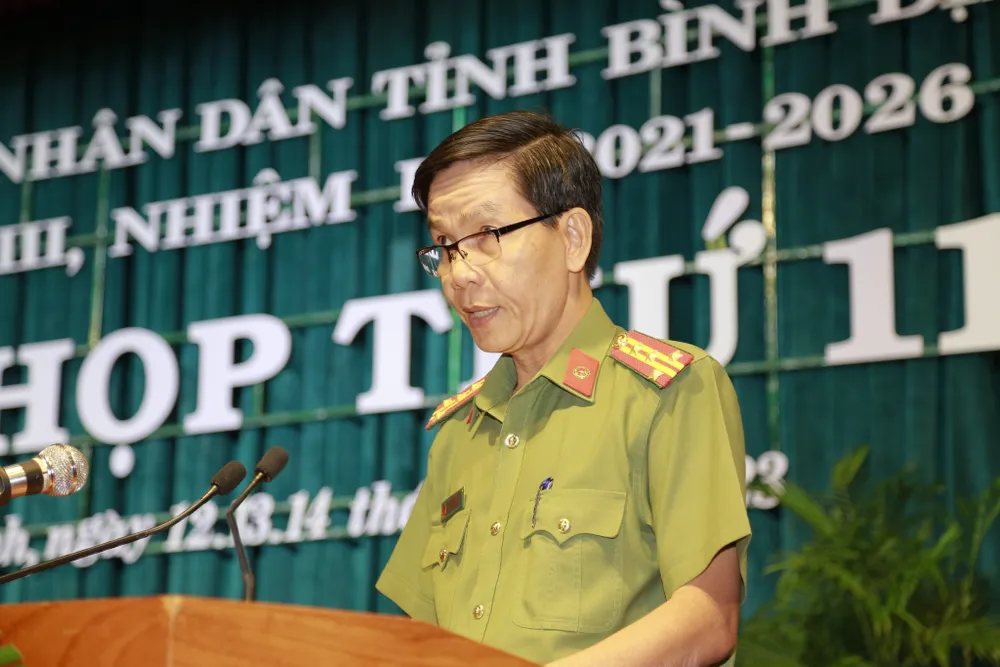 Giám đốc Công an tỉnh Bình Định trả lời chất vất tại kỳ họp Giám đốc Công an tỉnh Bình Định trả lời chất vất tại kỳ họp