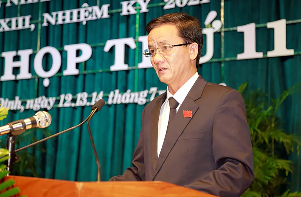 Ông Lê Văn Thường giải trình nhiều vấn đề đại biểu, cử tri quan tâm tại Kỳ họp thứ 11 của HĐND tỉnh Bình Định khóa XII. Ảnh: HĐND tỉnh Bình Định