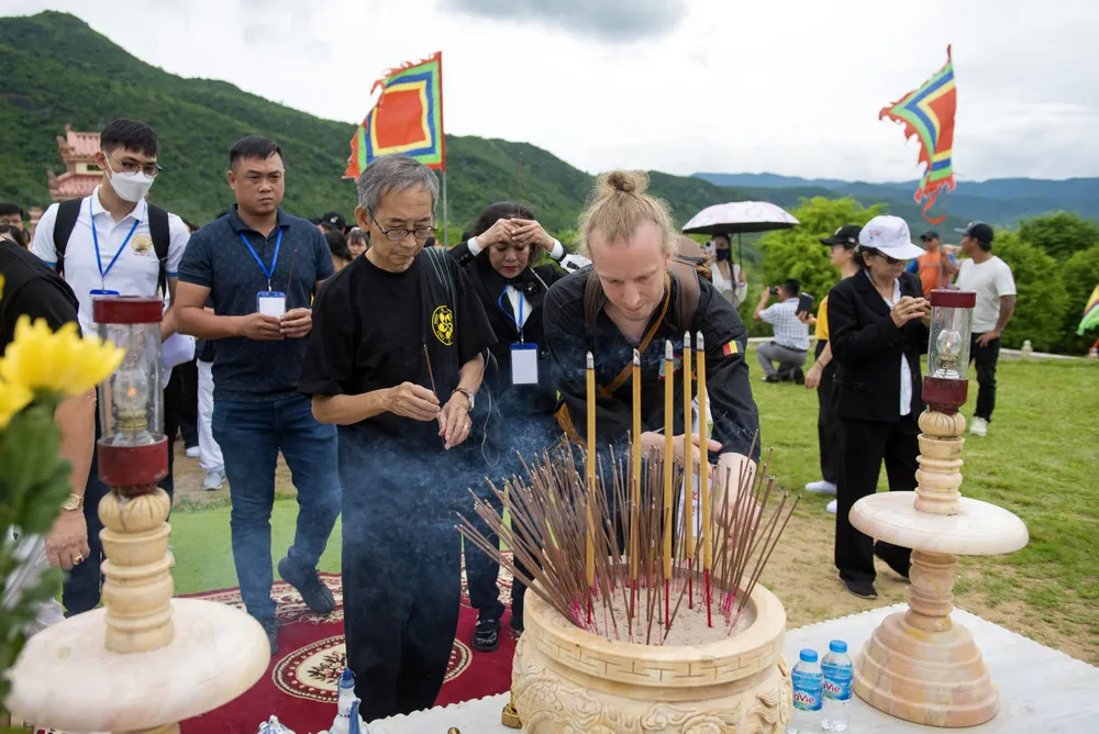 Các võ sư, võ sinh trong và ngoài nước dâng hương tưởng niệm nghĩa quân Tây Sơn